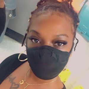 Meet your Posher, Cassandra